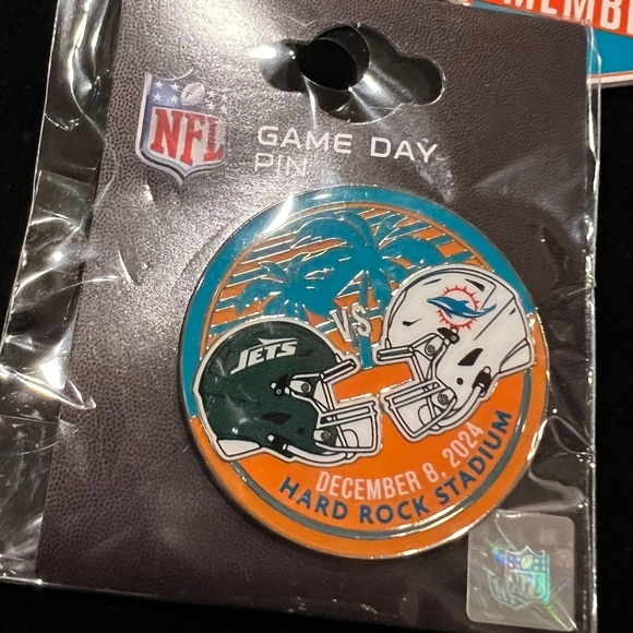NFL 2024 Miami Dolphins New York Jets GAME DAY PIN 12/8/24 Hard Rock Stadium - Picture 4 of 6